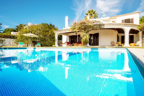Villa | Pool | Indoor pool, outdoor pool - Villa in Albufeira Near sea Beach (Albufeira)