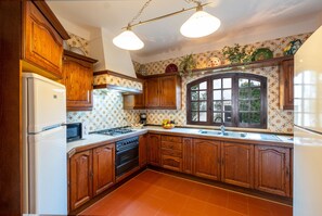 Villa | Private kitchen - Villa in Albufeira Near sea Beach (Albufeira)