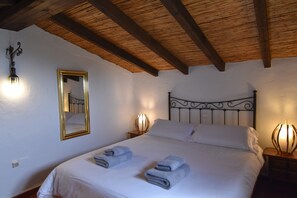1 bedroom, iron/ironing board, WiFi, bed sheets - Finca La Sierra - love nest (Cómpeta)