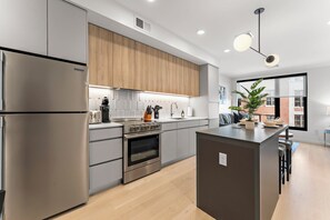 Réfrigérateur, four, plaque de cuisson, lave-vaisselle