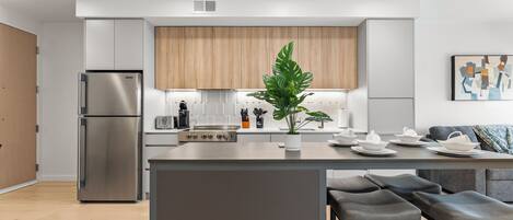 Refrigerador, horno, placa de cocina, lavavajillas