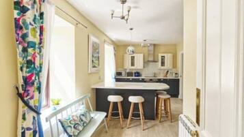 Microones, forn, placa de cuina i rentaplats