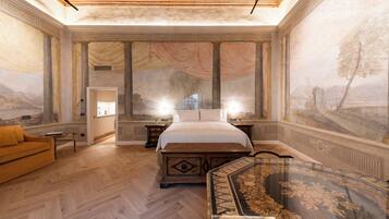 Suite monolocale Royal, vista città | 2 camere, cassaforte in camera, tende oscuranti, insonorizzazione