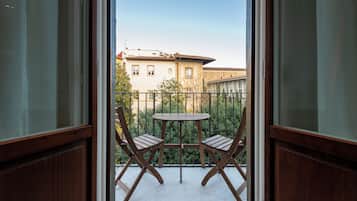 Design-Apartment, 2 Schlafzimmer, Balkon, Stadtblick | Balkon