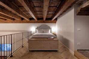 Deluxe Loft, City View