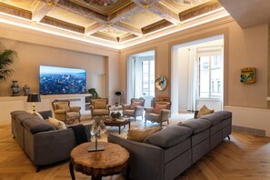 TV - Palazzo Doni by Florence Art Apartments (Florence)