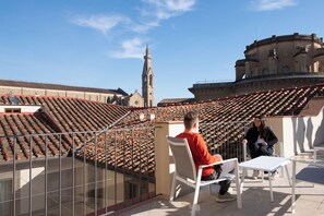 Penthouse Deluxe, vista a la ciudad | Terraza o patio