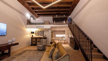 Deluxe Loft, City View | 2 bedrooms, in-room safe, blackout curtains, soundproofing