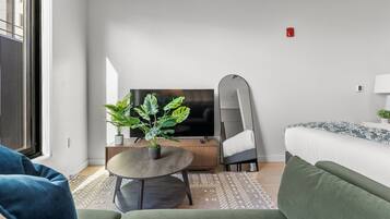 Iron/ironing board, internet, bed sheets