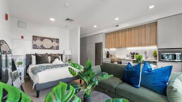 Iron/ironing board, internet, bed sheets