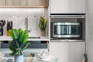 Refrigerador, horno, placa de cocina, lavavajillas