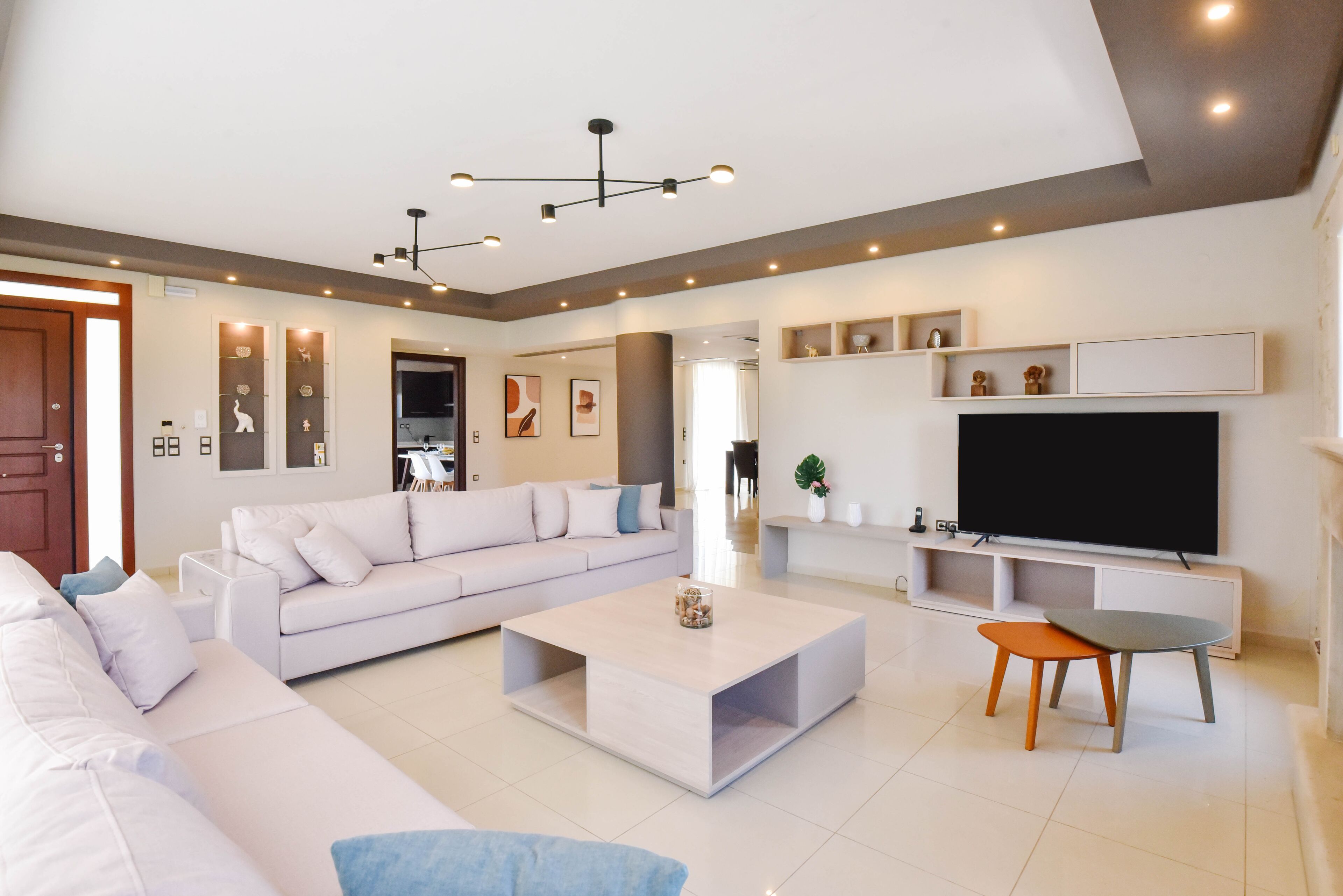 Smart-tv och eldstad