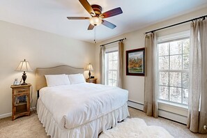 4 bedrooms, iron/ironing board, Internet, bed sheets