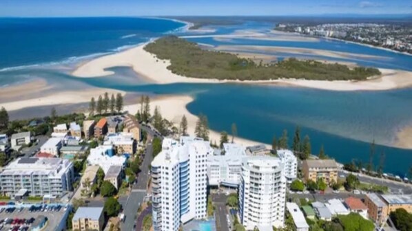 Beach - Centrepoint Unit 36, Amazing ocean views over the Pumicestone Passage (Caloundra)
