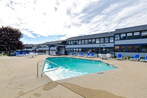 Lämmitetty uima-allas