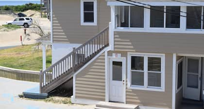 Oceanside Accommodations - Efficiency Room with Cooking