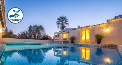 Villa in Portimao With Garden