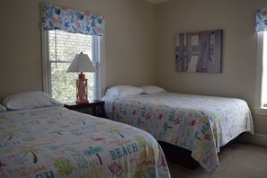 3 bedrooms, iron/ironing board, internet, bed sheets