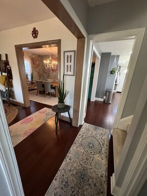 Interior - Warm, comfy 3 Bd/2ba w/ private fenced yard (Manassas)