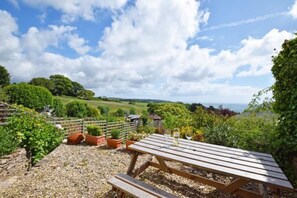Outdoor dining - Beulah, stunning sea views (Dartmouth)