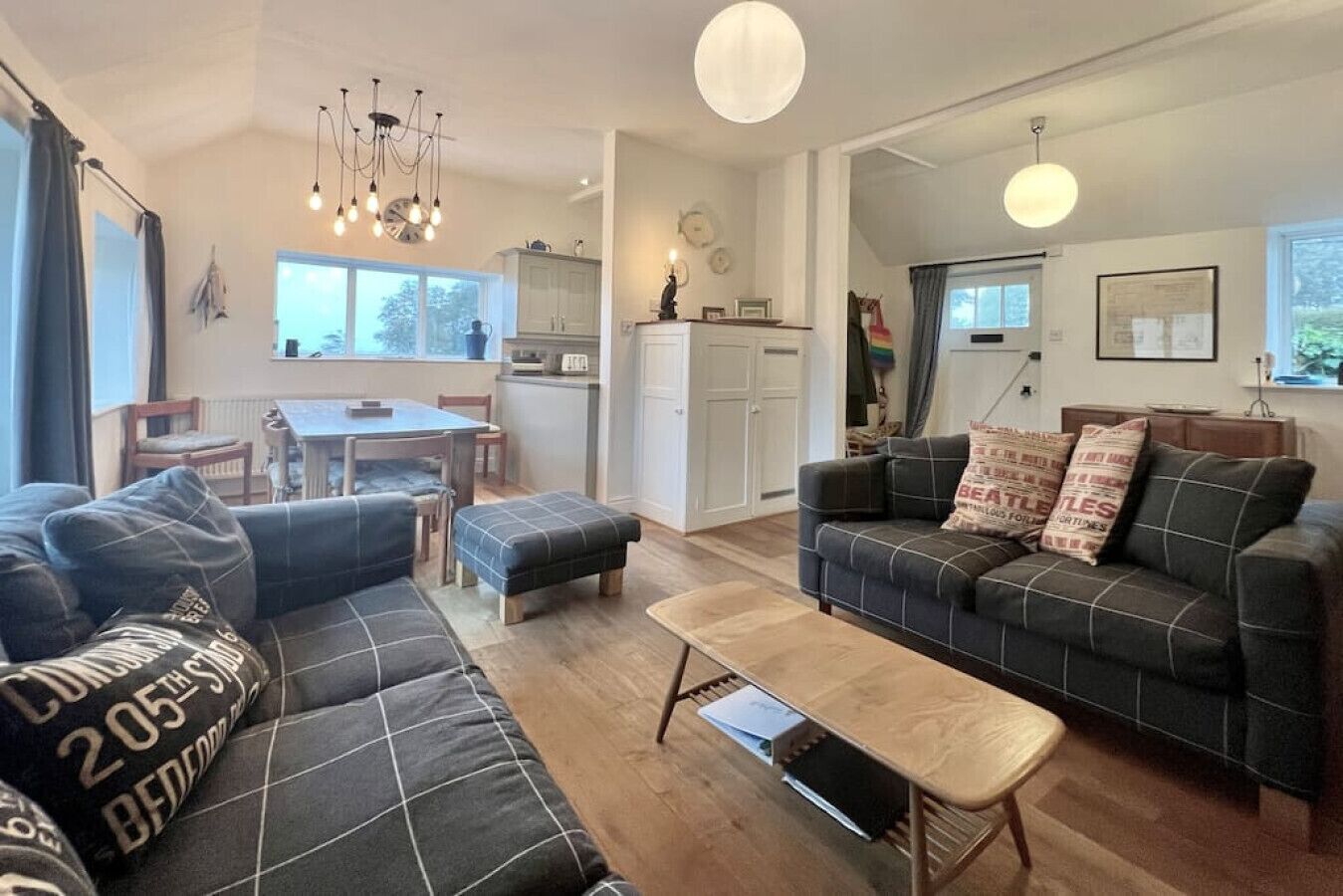 Televisión, chimenea, videojuegos y estéreo 