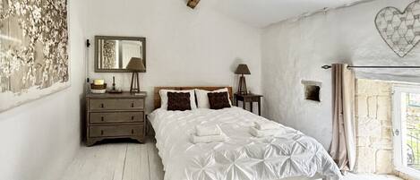 3 bedrooms, iron/ironing board, travel crib, free WiFi