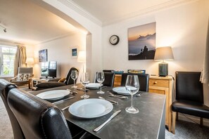 Dining - Waterside retreat with estuary views and balcony (Cockwood)