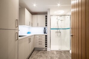 Hair dryer, towels - Waterside retreat with estuary views and balcony (Cockwood)