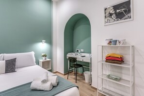 Classic Double Room | Soundproofing, free WiFi - Caravita Rooms (Naples)