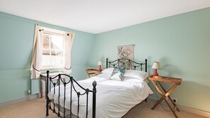 2 عدّة غرف نوم ومكتب ومكواة/لوح كي وواي فاي