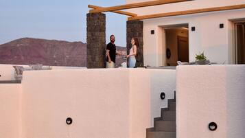 Villa – deluxe, privat basseng, sjøutsikt | Minibar, safe på rommet, lydisolert og strykejern/-brett