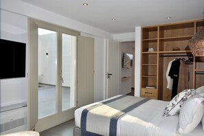 Vil·la familiar, piscina privada, vistes al mar | 1 dormitori, minibar i caixa forta a l'habitació