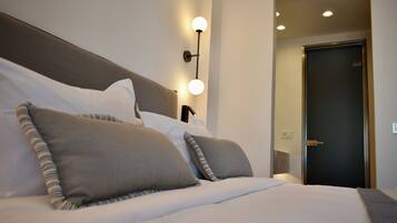 Deluxe-Villa, eigener Pool, Meerblick | Minibar, Zimmersafe, schallisolierte Zimmer, Bügeleisen/Bügelbrett