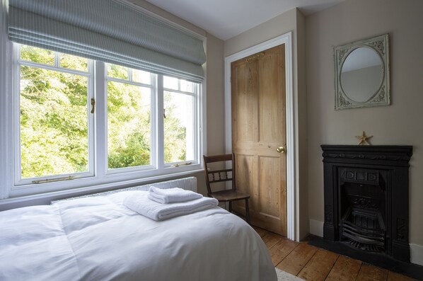 2 多间卧室、办公桌、熨斗/熨衣板、旅行婴儿床