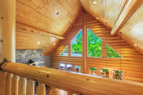 Still Water Cabin - Stunning lakefront cabin