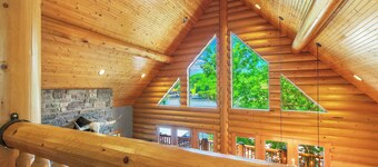 Still Water Cabin - Stunning lakefront cabin