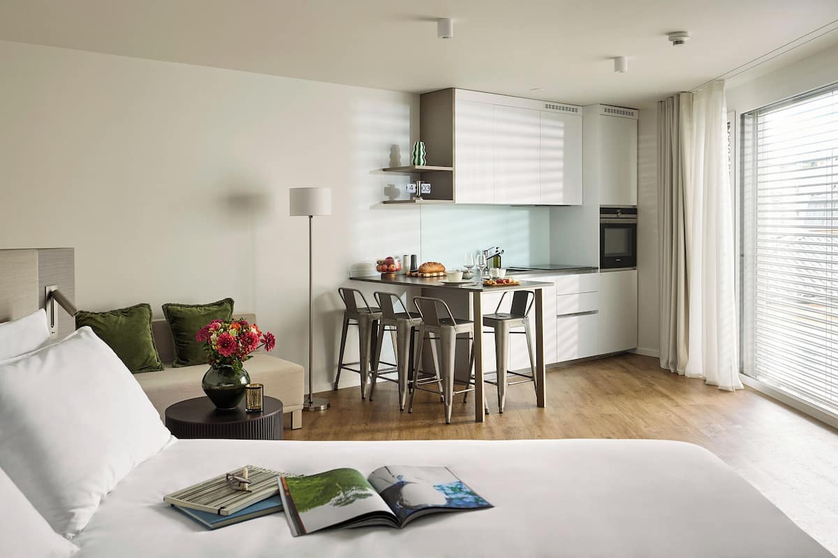 1 bedroom, in-room safe, desk, laptop workspace