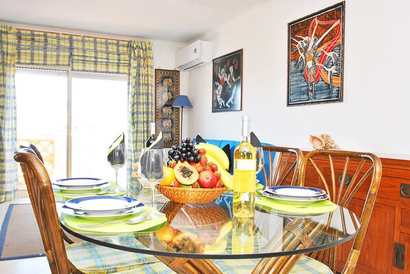 Dining - Apartment for 4 People With Shared Pool (Albufeira)