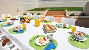 Villa | Outdoor dining