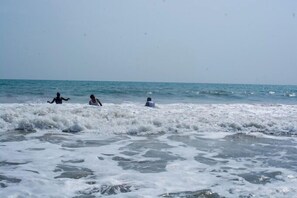 Junior kamer, balkon, uitzicht op het strand | Uitzicht op strand/zee