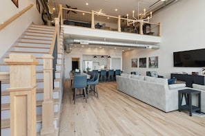 Smart TV, books, printers - Downtown Penthouse Loft - 2.5 Blocks from Broadway! Private Rooftop Deck! (Nashville)