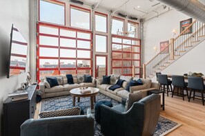 Smart TV, books, printers - Downtown Penthouse Loft - 2.5 Blocks from Broadway! Private Rooftop Deck! (Nashville)