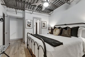 1 bedroom, iron/ironing board, free WiFi, bed sheets - Majestic Lofts #604 - In the Heart of Downtown’s Historic Core! ~5min to Broad! (Nashville)