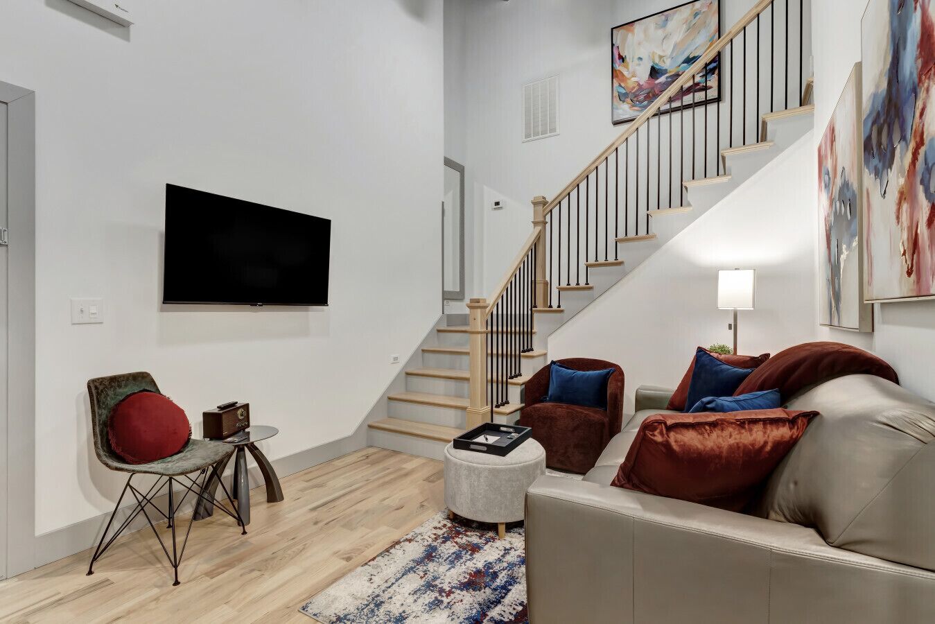 Smart TV, books, stereo