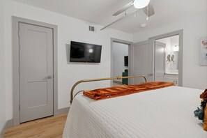 2 bedrooms, iron/ironing board, travel cot, WiFi