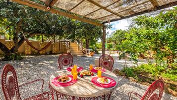 Villa | Outdoor dining