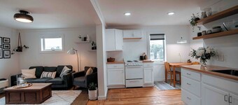 Charming 2-bedroom townhome with WiFi, AC in downtown Orrville
