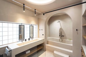 Hair dryer, soap, shampoo - 1BR Boutique Apt Acropolis Rooftop view (Athens)
