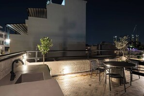 Outdoor dining - 1BR Boutique Apt Acropolis Rooftop view (Athens)