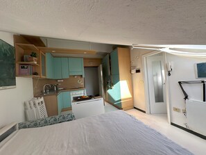 1 bedroom, desk, iron/ironing board, WiFi